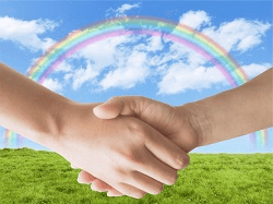 握手する手と虹